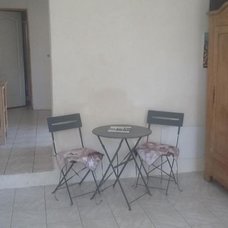 Appartement Dans Hameau Provencal Алло Екстер'єр фото